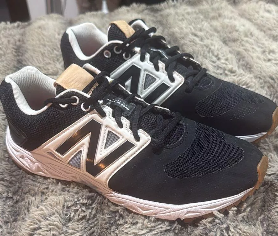 Preciosos tenis New Balance talla 27.5